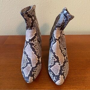 Steve Madden Elory Booties Faux Snakeskin Vegan Synthetic Upper Sock Womens‎ 8